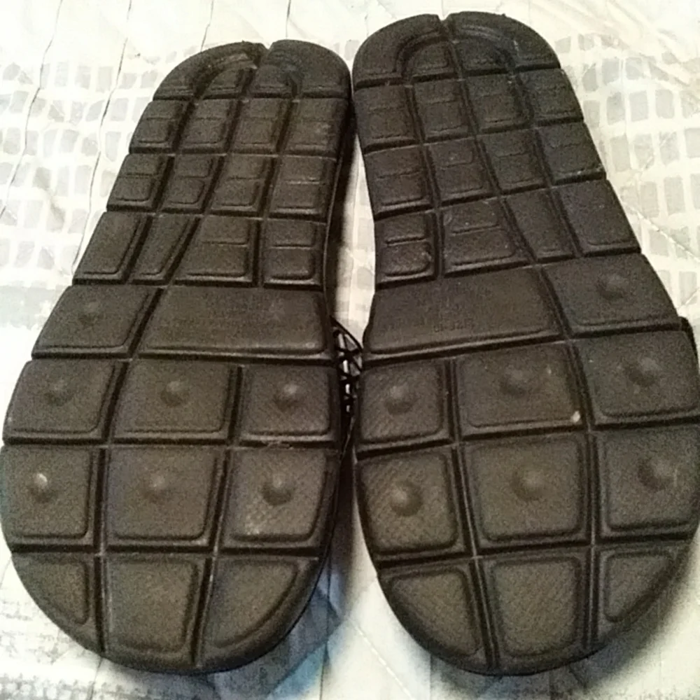 NWOT Pro Player pro max memory foam adjustable sandal size 10